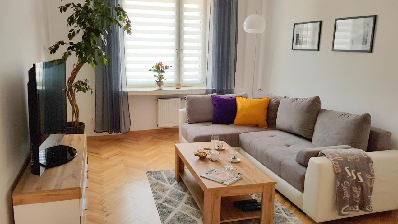 Nowowiejskiego Apartment *